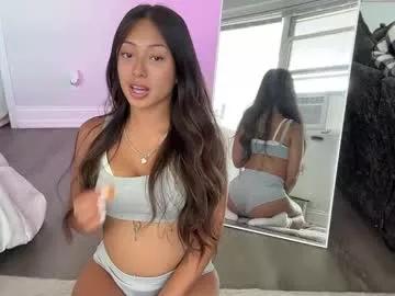 gigglygianni model from Chaturbate