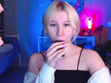 holly_pie from Chaturbate