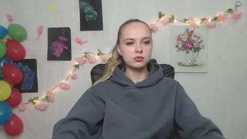 khaleesimoon from Cherry is Freechat