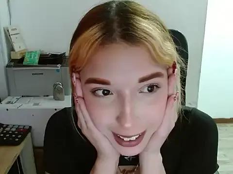_ArianaMiller from StripChat is Freechat