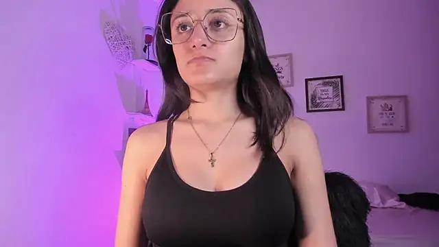 _Caroliinee_ from StripChat is Freechat