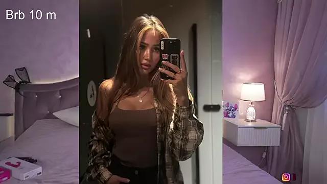 _Moon__Shine_ from StripChat is Freechat