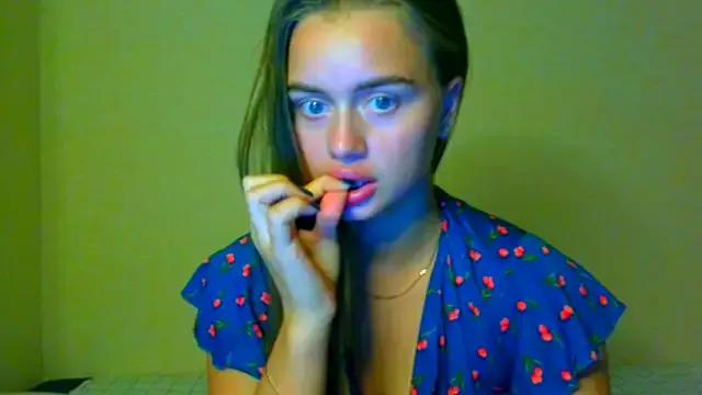 _tulipI8_Jess_beautiful from StripChat is Freechat