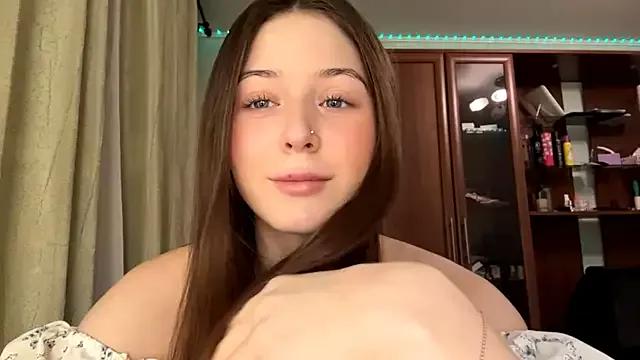 Adel_strongwoman from StripChat is Freechat