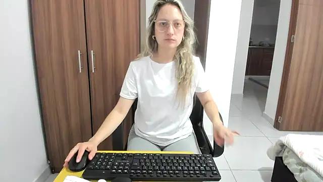 Adele_johnsonn1 from StripChat is Freechat