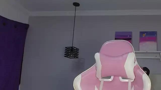 Aitanafox from StripChat is Freechat