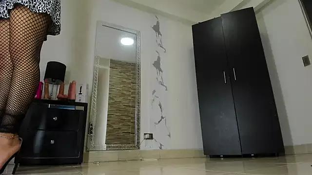 Akemirosse from StripChat is Freechat