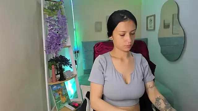 alana_collinss from StripChat is Freechat