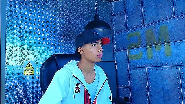 AlanCutee from StripChat is Freechat