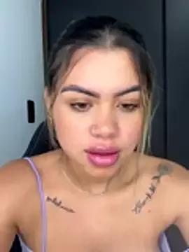 Alanna-foxx from StripChat is Freechat