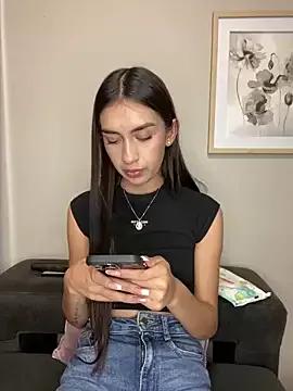 Alejandraa_pinkk_ from StripChat is Freechat