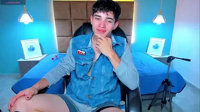 AlejooTwink from StripChat is Freechat