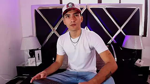 AlekRuizx from StripChat is Freechat