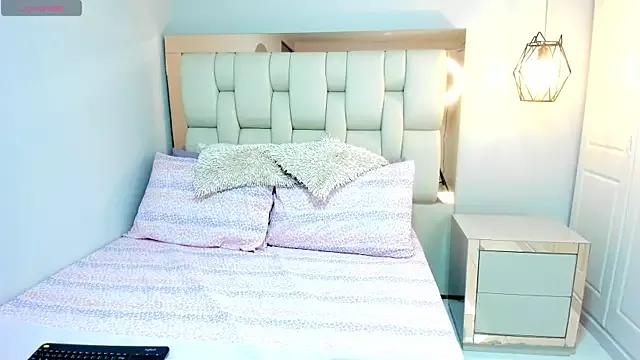 AlexandraaMillerr from StripChat is Freechat