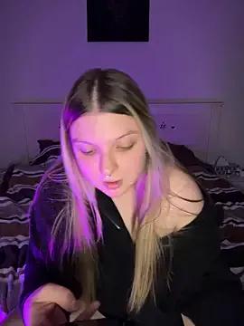 AlexxaWolff from StripChat is Freechat