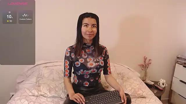 alice_middlee from StripChat is Freechat