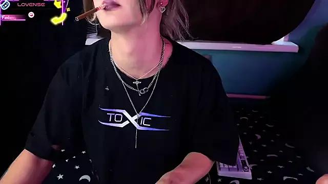 AlicePinkhead from StripChat is Freechat