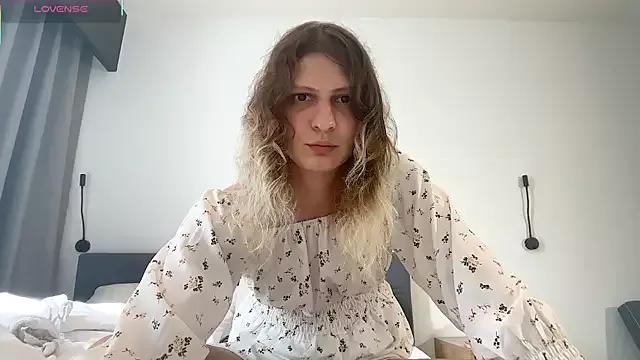 AlicePinkhead from StripChat is Freechat