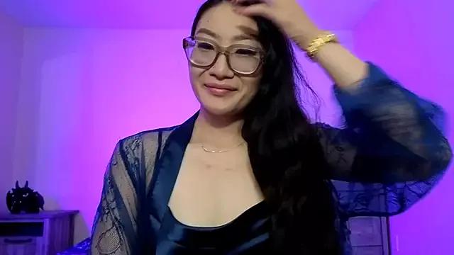 Aliciaz3 from StripChat is Freechat