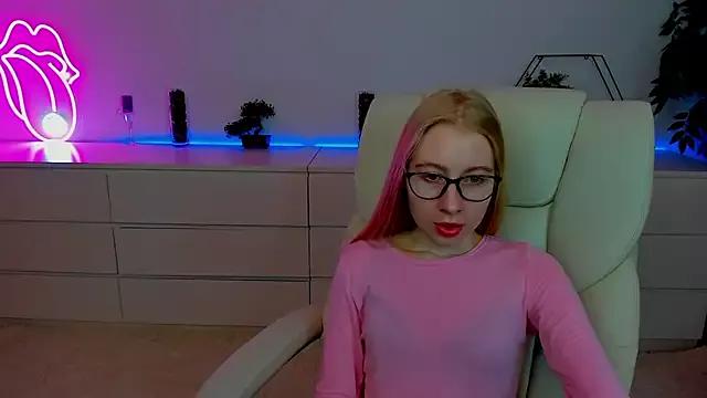 Alina_Blonde from StripChat is Freechat