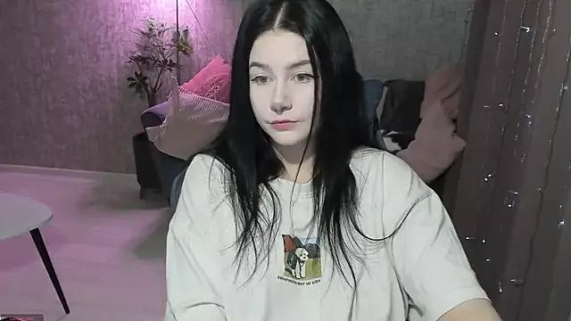 AlinaGreeeen from StripChat is Freechat