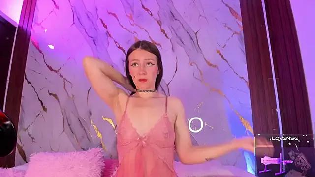 AlissaBlonde from StripChat is Freechat