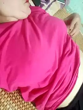 alma-bae from StripChat is Freechat