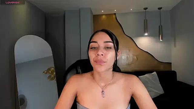 AmaliaCrus from StripChat is Freechat