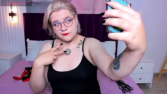 Amanda_Cruzz from StripChat is Freechat