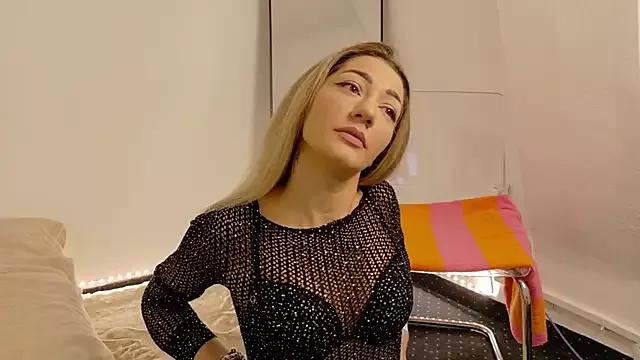 Ammelia_ from StripChat is Freechat