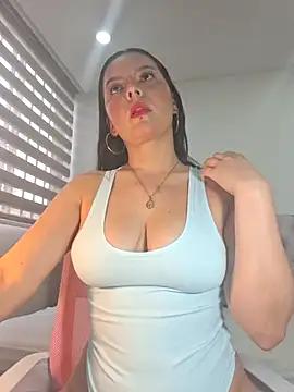 Anal_Luucia from StripChat