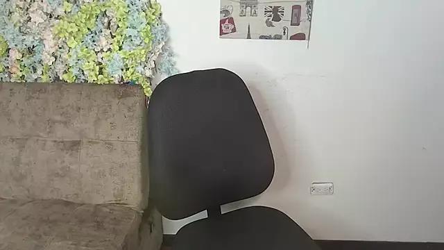 Andreaa00_ from StripChat is Freechat