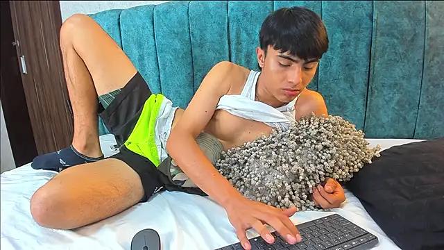 Andres_Challs from StripChat is Freechat