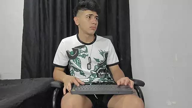 andrew_rose_ from StripChat is Freechat