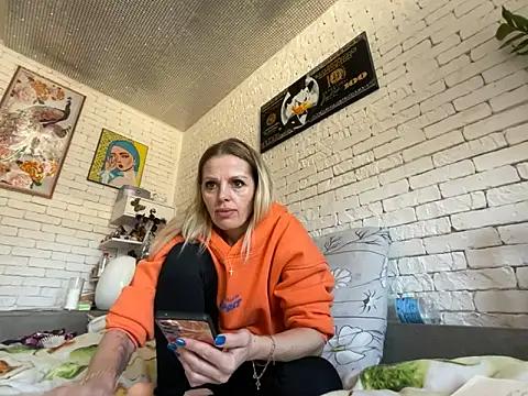 Angel_girllovemy from StripChat is Freechat