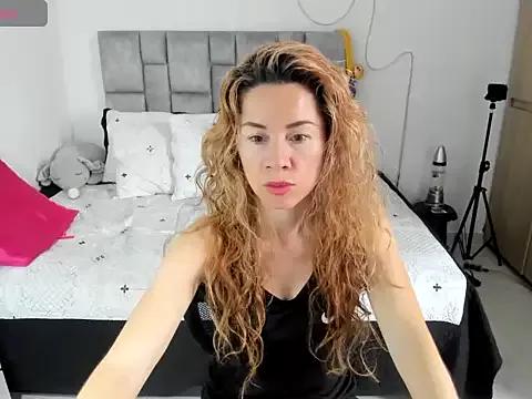 angie_blondies from StripChat is Freechat