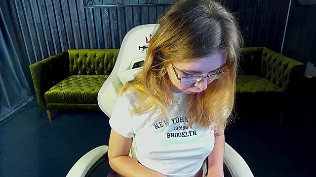 AnnaFoxyy from StripChat is Freechat