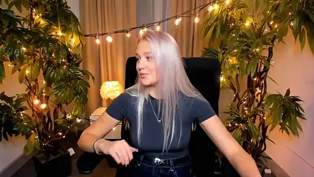 AnnieSwanson from StripChat is Freechat