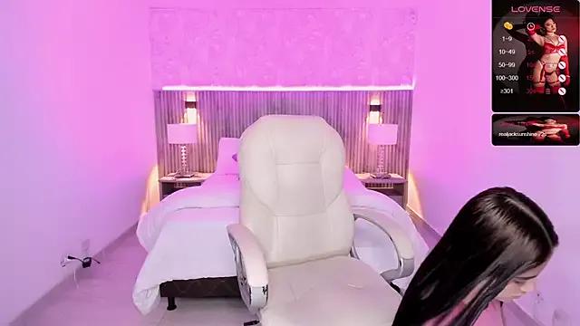 Antonella_Grayy from StripChat is Freechat