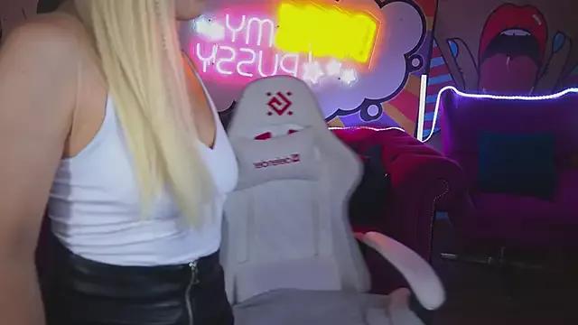 Try the thrill of flirt babes with our cam hosts, featuring unclothed wildness while getting naked and playing with their favored sex toys.