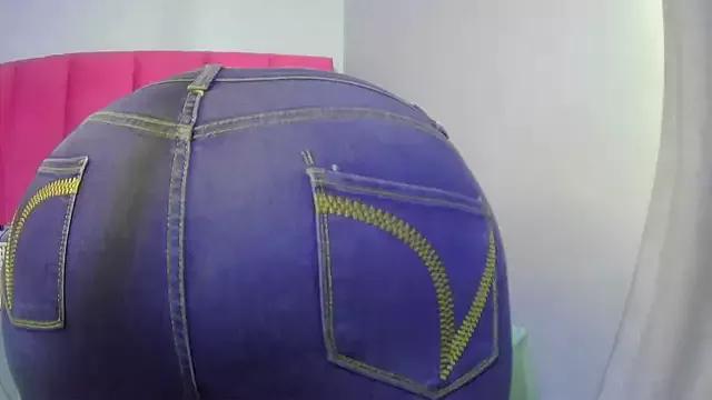 assqueenxx from StripChat is Freechat