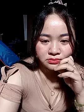 Bee-bgolden from StripChat is Freechat