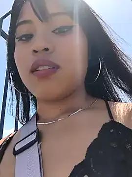 bella_warzon from StripChat is Freechat