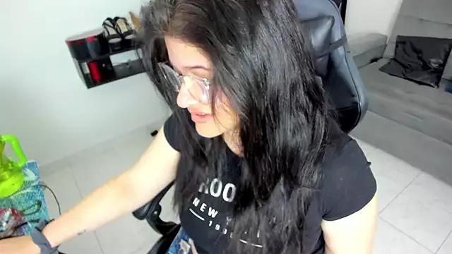 BellaFlaming from StripChat