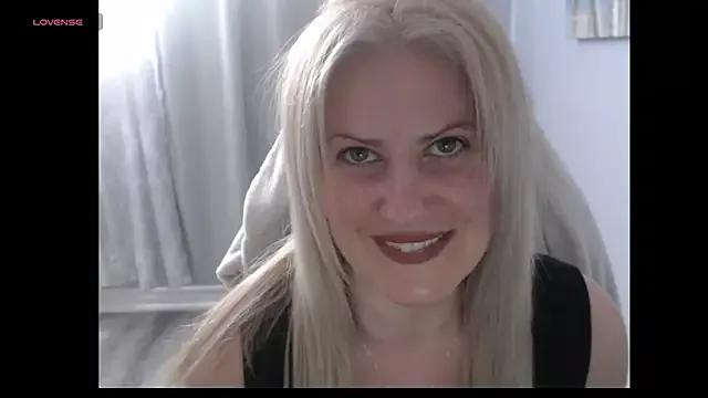 BellaStar84 from StripChat
