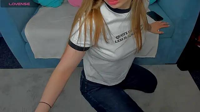BellaXoxox from StripChat