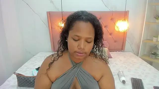 Belle_Brunette from StripChat is Freechat