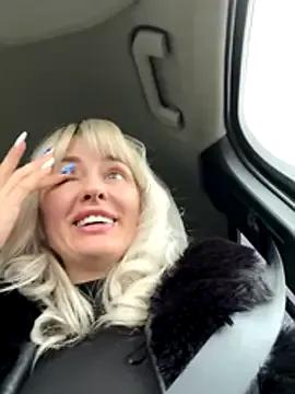 blondegirlx from StripChat is Freechat