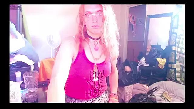 BlondeyMiyMiy from StripChat is Freechat