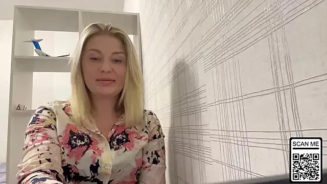Blondie_xoxoxo from StripChat is Freechat